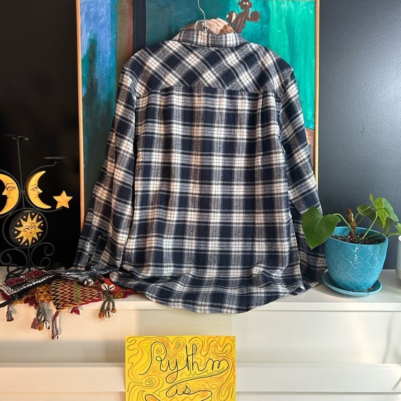 Navy and White Plaid Flannel Casual Button-Down Shirt - Picture 7 of 16